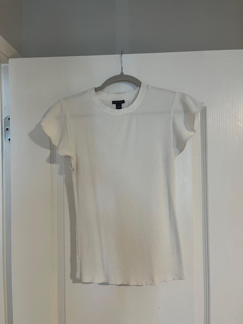 Ann Taylor White Ribbed Flutter Sleeve Top